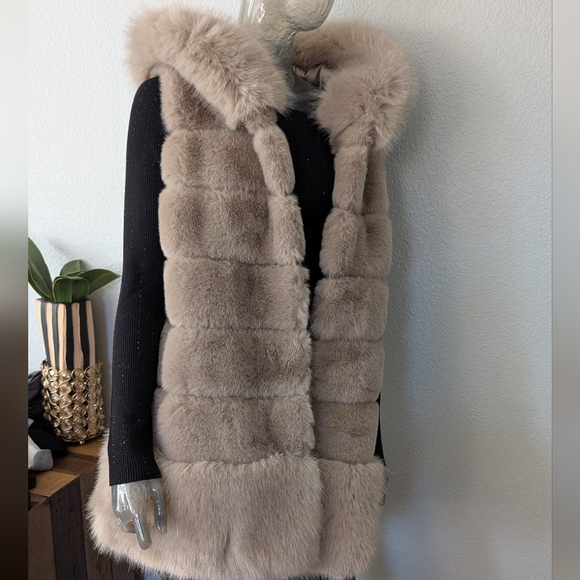 Belle Fare Premium Fur Collection Faux Fur Longline Hooded Vest Medium Nwt ❤️ - Picture 5 of 9